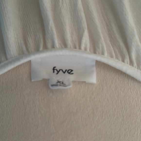 Elegant White Women's Blouse with Lace Accents - Picture 2 of 5